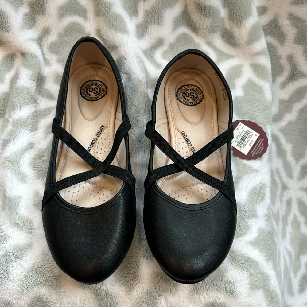 NWT - Woman’s Flats - Size 7 1/2